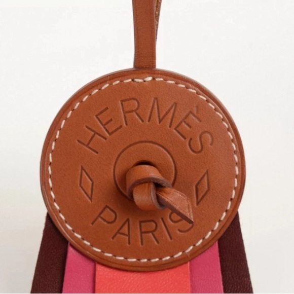 HERMES Hunter Cowhide Milo Lambskin Paddock
Flot Bag Charm Rose Jaipur - Picture 6 of 11